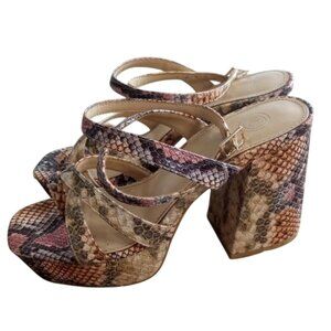 Urban Outfitters Gigi Strappy Platform Sandal Tan Size 6